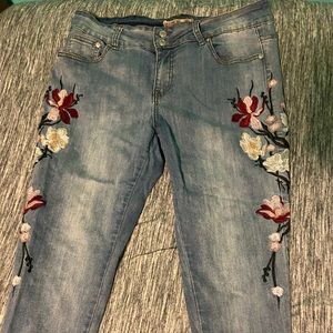 Embroidered light wash skinny jeans